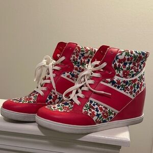 Mudd Floral Red High-Top Wedge Sneakers